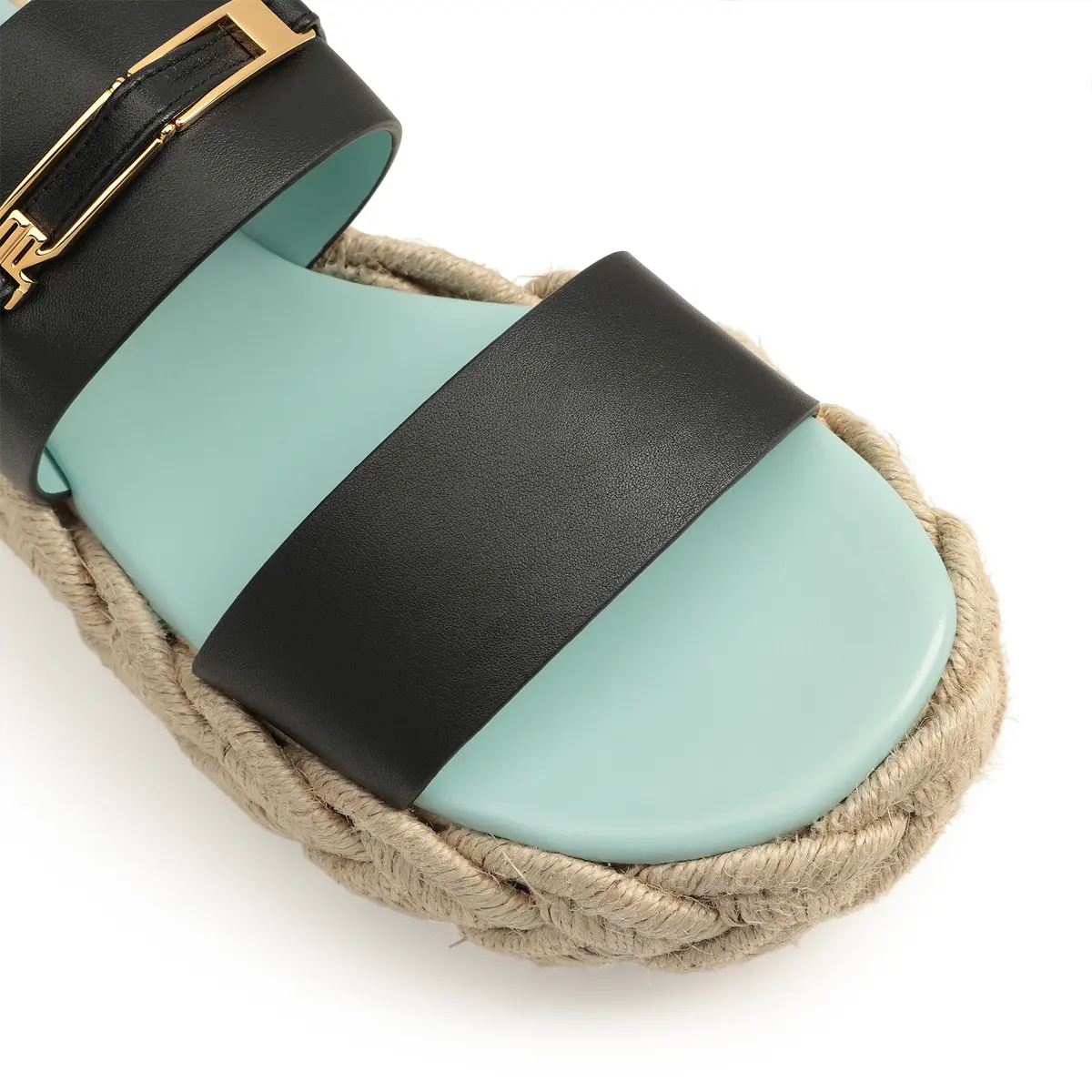 セルジオロッシ　「BITT」コレクション プラットフォームサンダル　つま先にクローズアップした写真