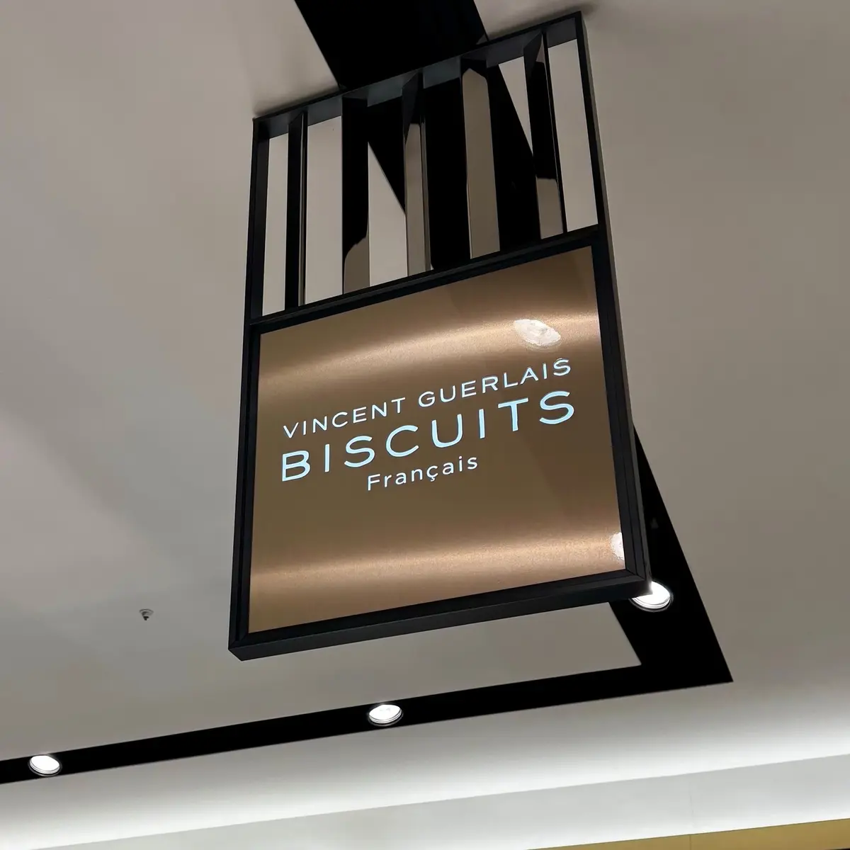 Vincent Guerlais BISCUITS Francaisの看板