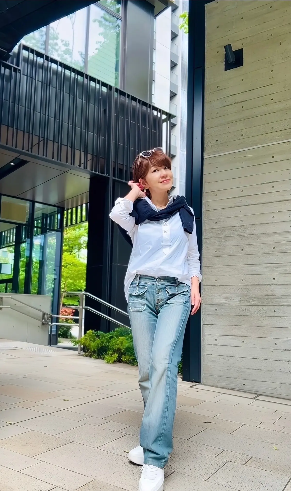 【白シャツx白スニーカー】清潔感と品格をの画像_1