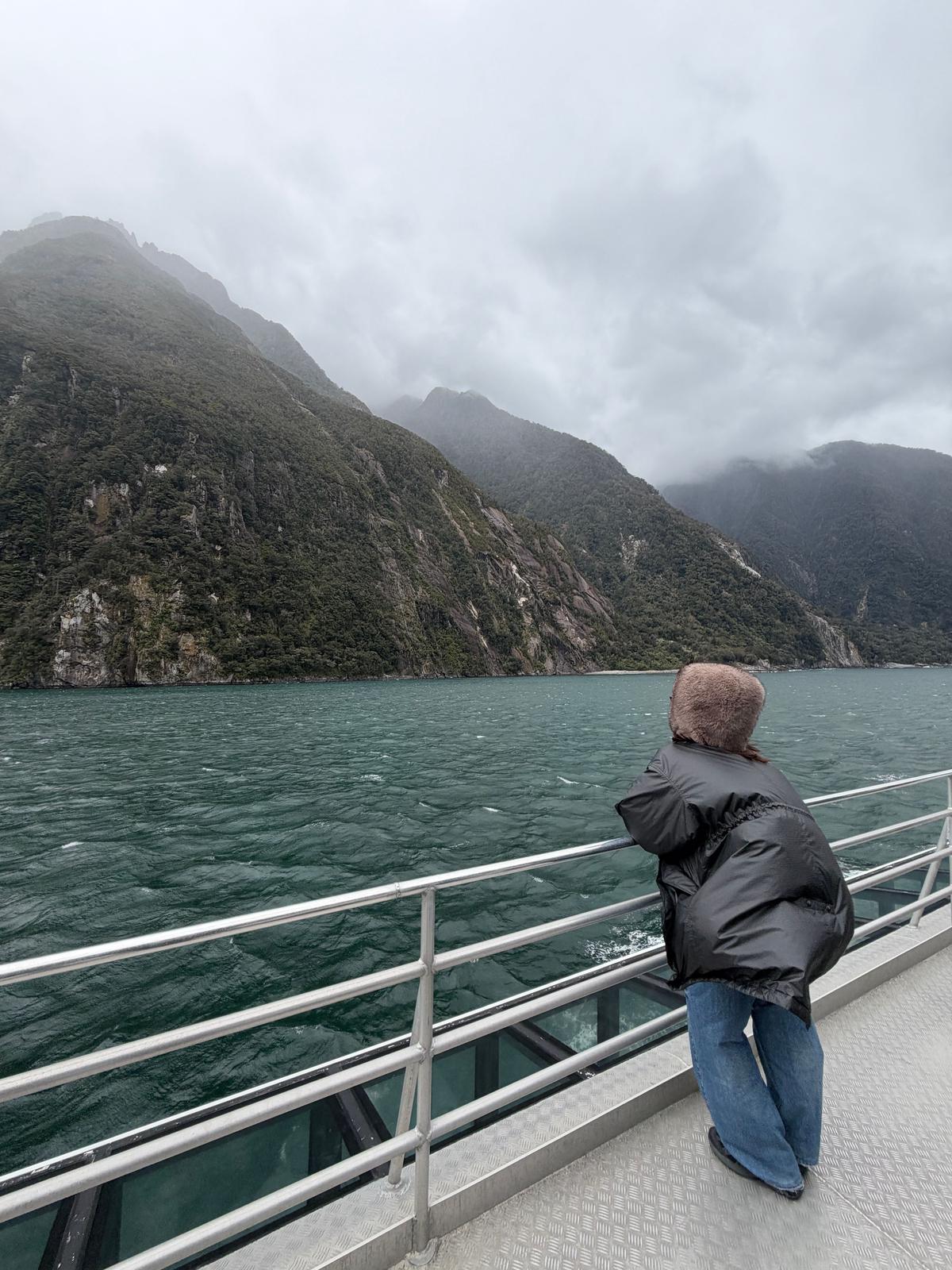 ミルフォードサウンド　世界遺産　ニュージーランド　milfordsound newzealand フィヨルド　絶景　滝