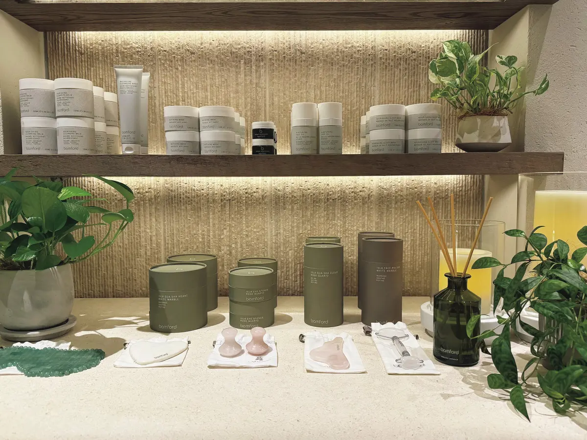 赤坂　1 Hotel Tokyo　古来の知恵と最新セラピーを融合 させたホリスティックなアプローチが魅力の 「バンフォード ウェルネス スパ」。製品も販 売している