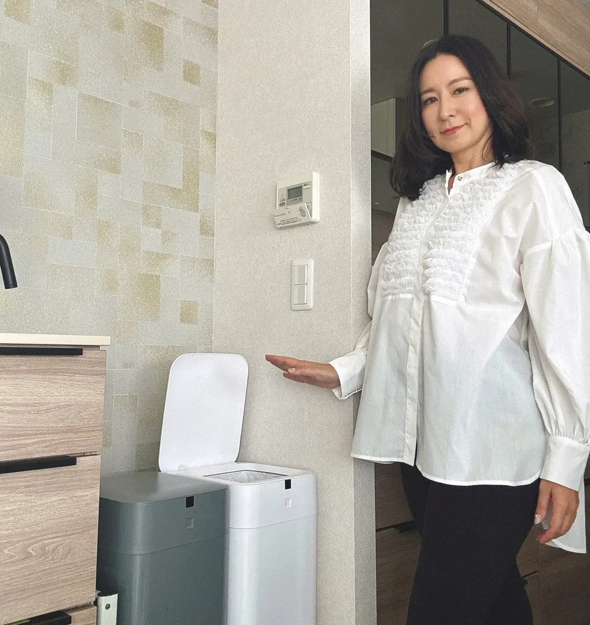 50代　生活家電　完全自動ゴミ箱なら、 手を汚さずニオイもなし！ （ Rindaさん ）