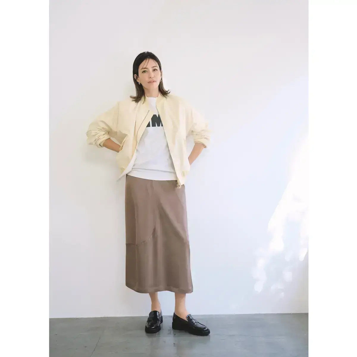 シックな色と上品な光沢のスポーティスタイル