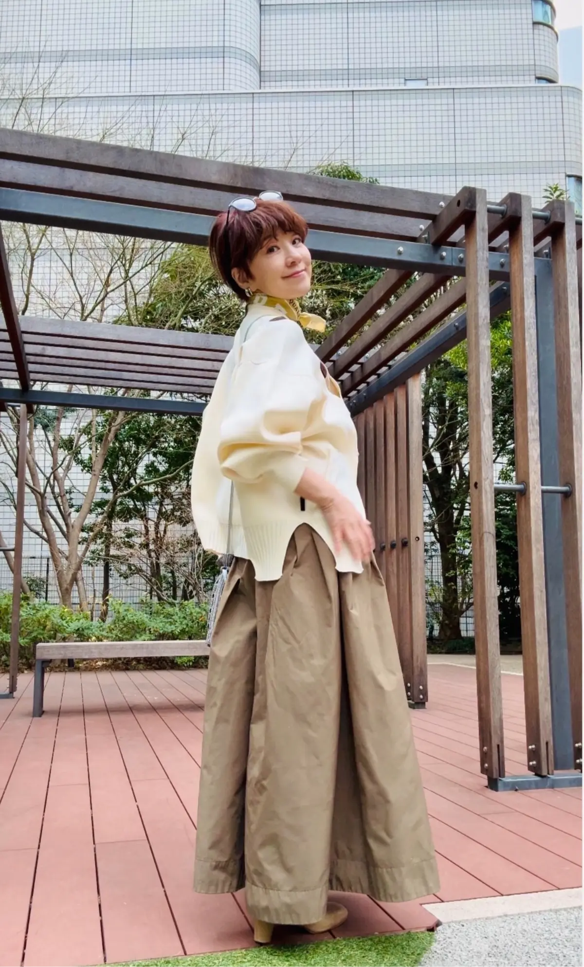 表情華やぐ冬のホワイトニットコーデの画像_2