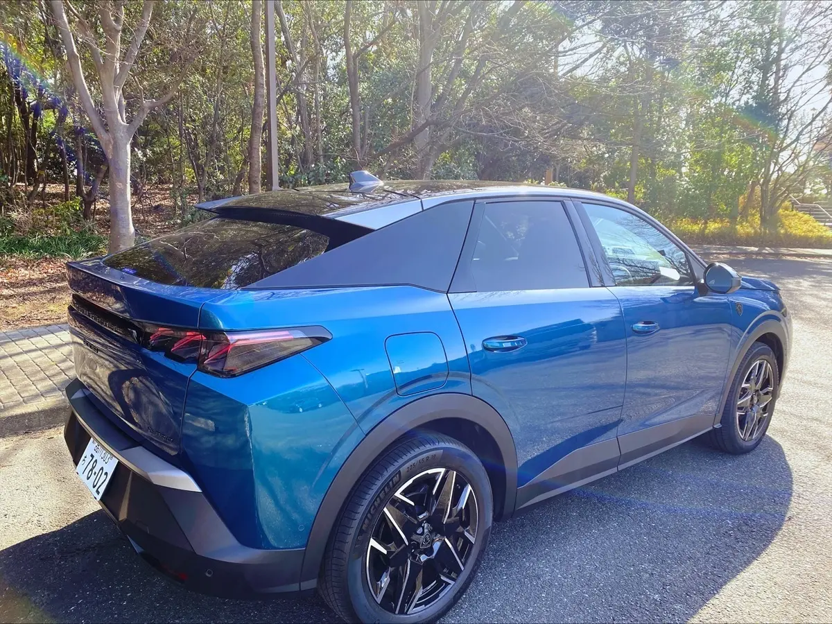 まるも亜希子さんが試乗するプジョー3008　プジョー3008のリアデザイン　プジョー3008のホイール