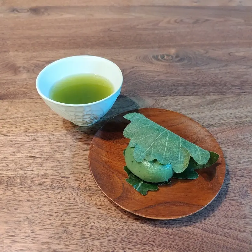 栃泉　かしわ餅　草餅　つぶ餡
