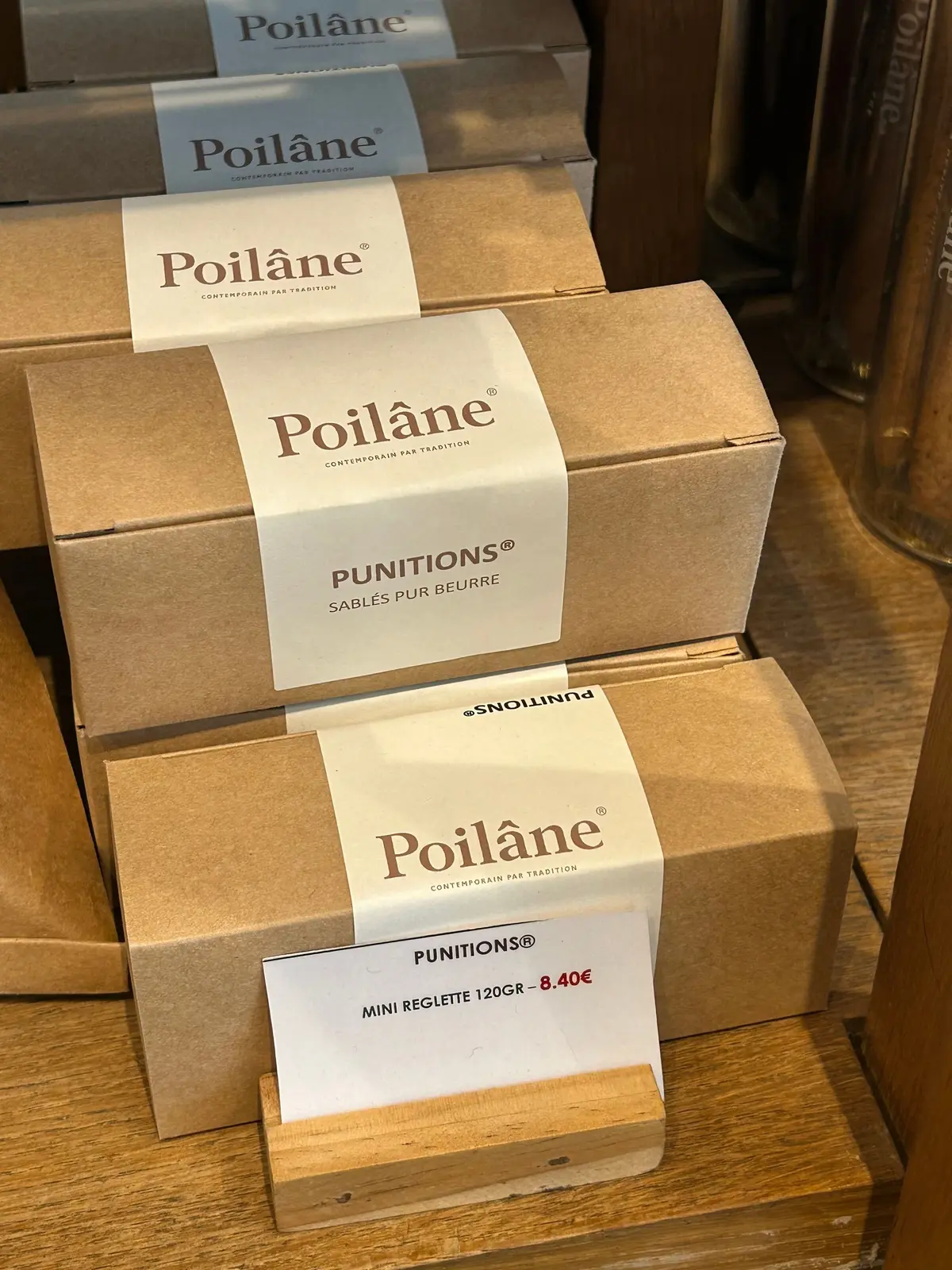 Poilâne（ポワラーヌ）のピュニションが並んでいる。