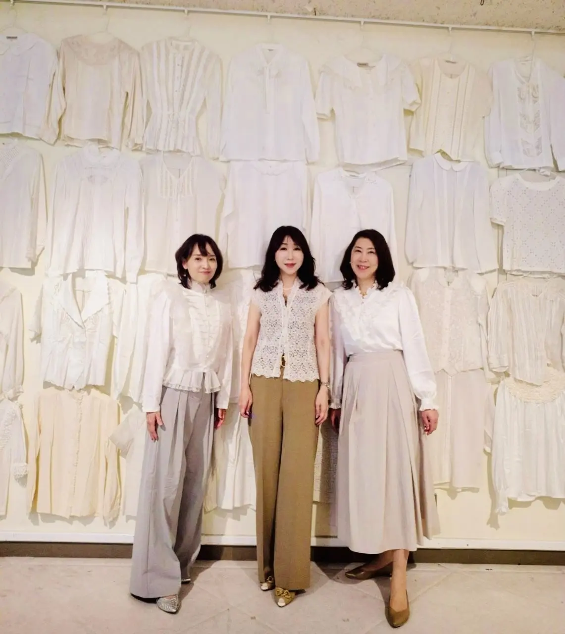 「着て、見て、触れて。ブラウス展」に参加したJマダム3人