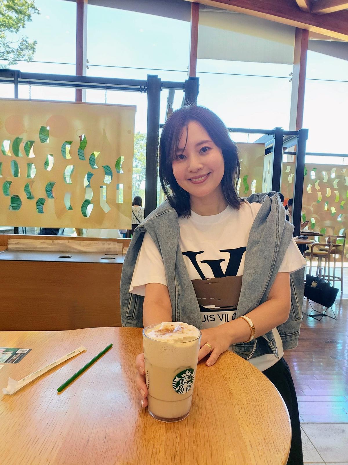 Tシャツ、ブラウン、アカウントTシャツ、アカウント、皇居外苑、和田倉噴水公園店、スタバ、スターバックス、店舗限定メニュー、大手町、和三蜜 ムース フォーム アーモンドミルク ラテ
