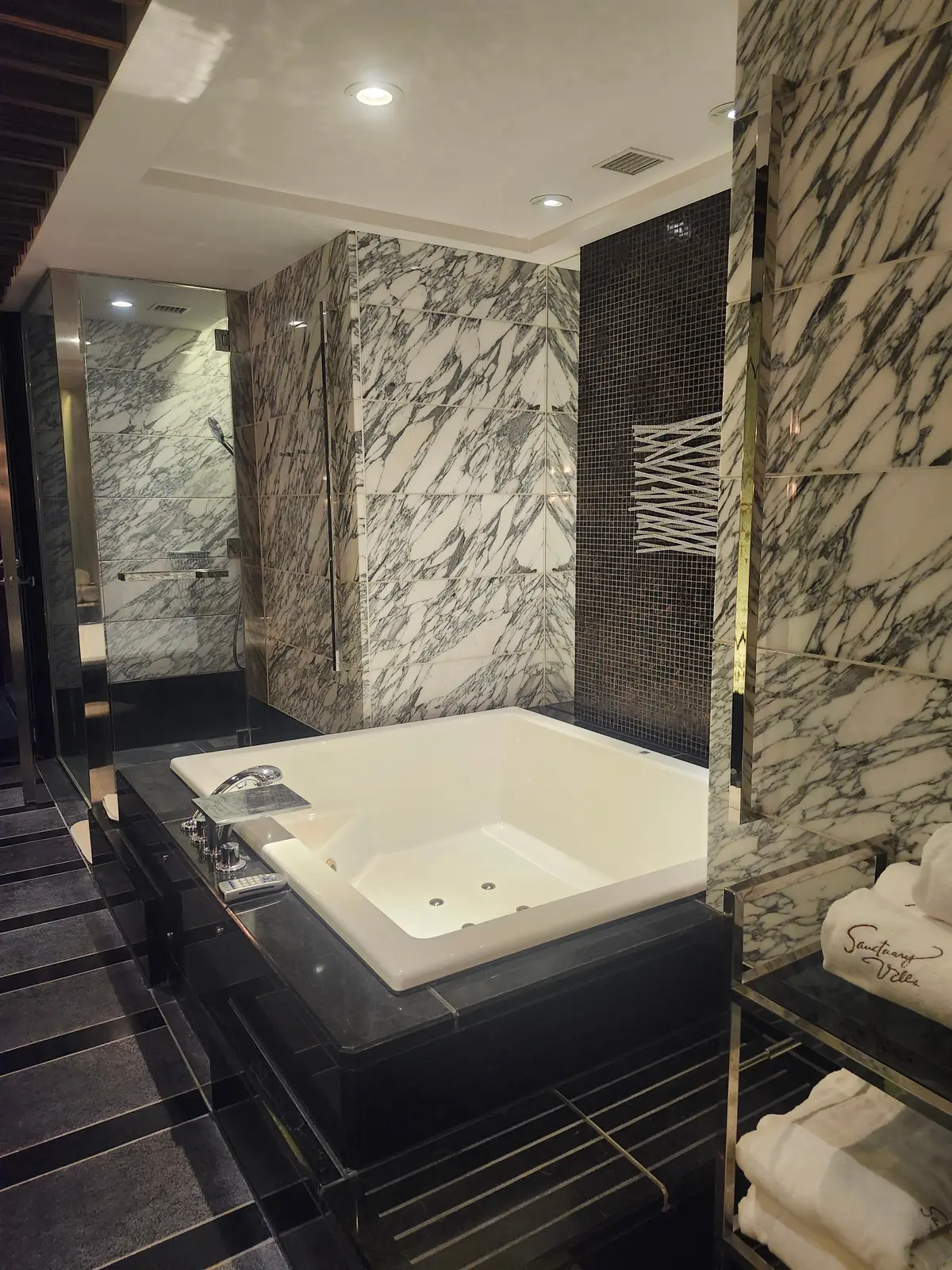 軽井沢、冬の軽井沢、プリンスアウトレット、沢村、旧軽井沢銀座、沢村モーニング、軽井沢モーニング、中山のジャム、ハルニレテラス、軽井沢お土産、グランドエクシブ軽井沢、和泉屋傳兵衛、サンクチュアリ・ヴィラ ムセオスーパースイートグレード、ホテルラウンジ