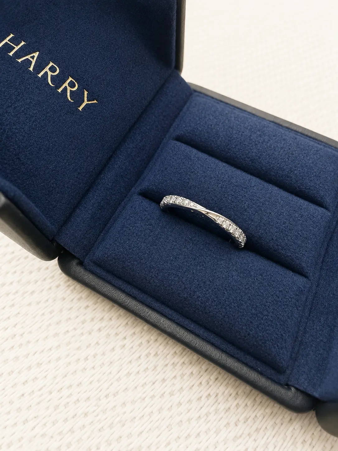 ハリー・ウィンストン結婚指輪　婚約指輪リフォーム
縦爪ダイヤリフォーム　