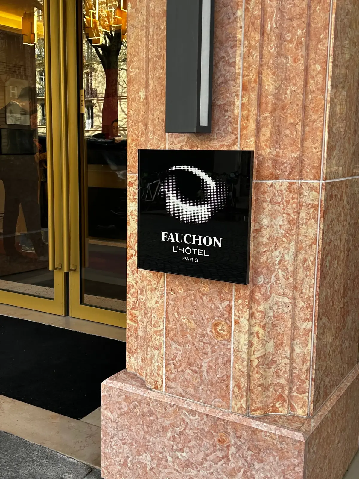 人生に一度は泊まりたいパリの隠れ家ホテル｜Fauchon L'Hôtel Paris