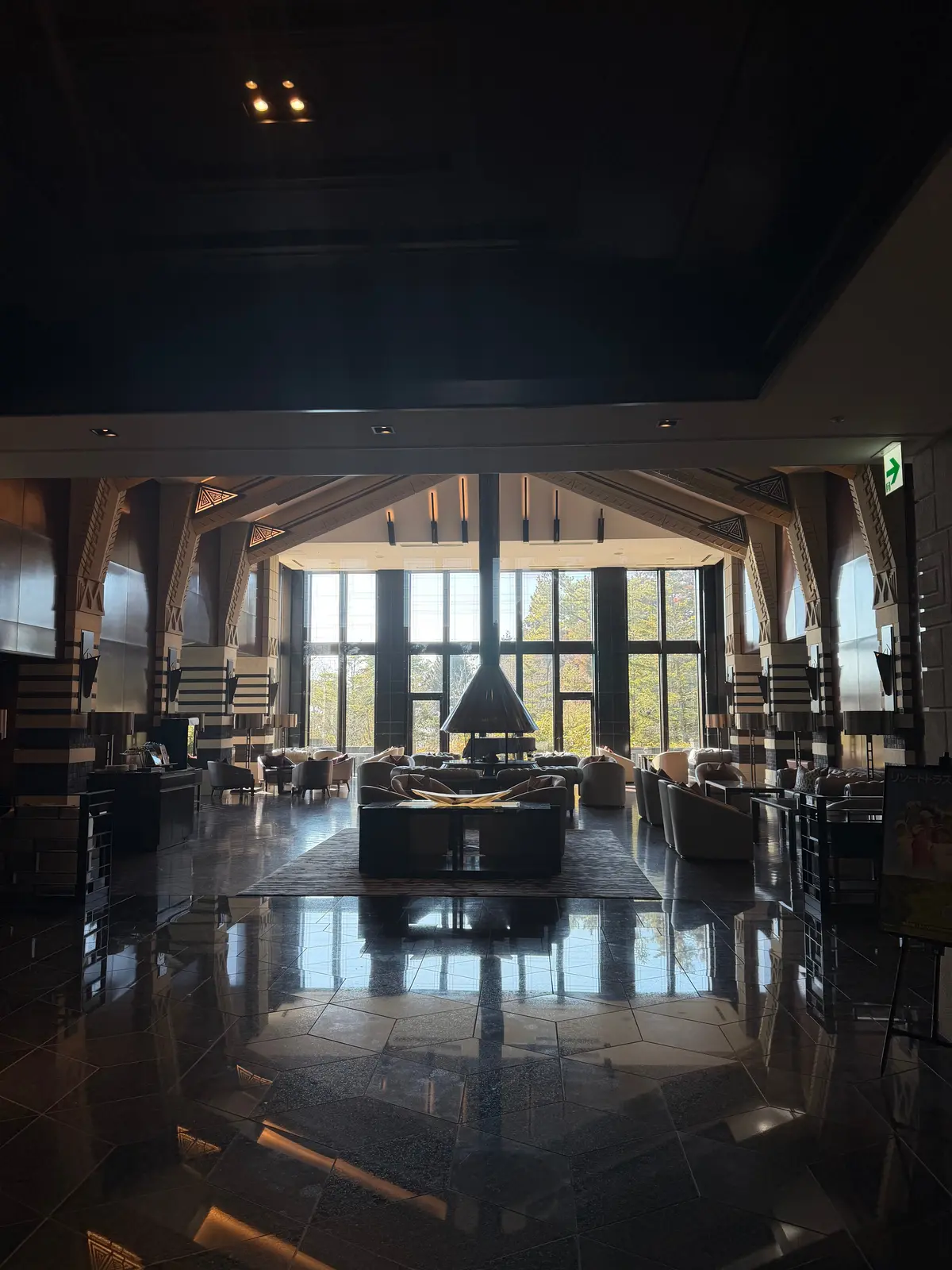 山の上にあるエクシブ六甲の画像_1