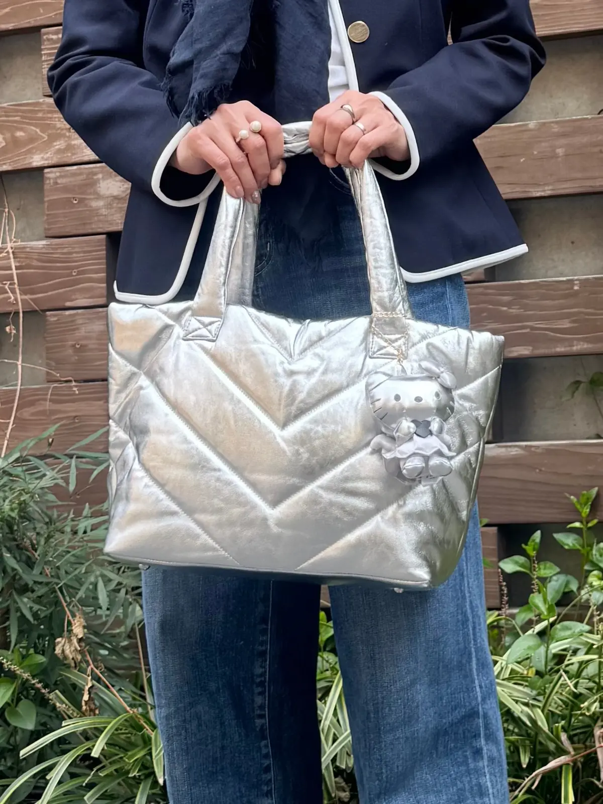 【ZARA】ネイビージャケットを羽織っての画像_7