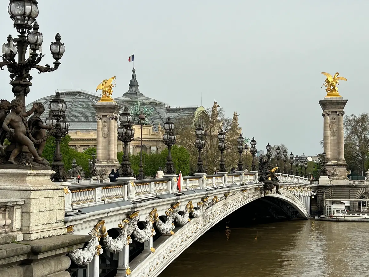 Netflix    Emily in Paris　seasons5   エミリーパリへ行く　ネットフリックス　ロケ地