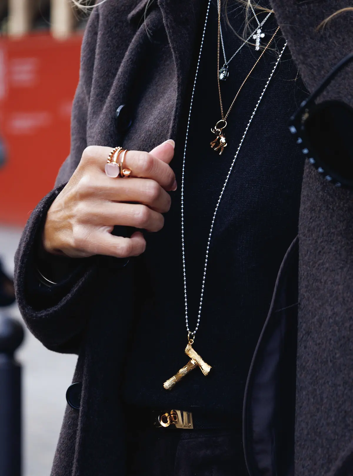 パリマダムの「ジュエリーコーデ」【海外ファッションSNAP】　ティナ（会社員／パリ