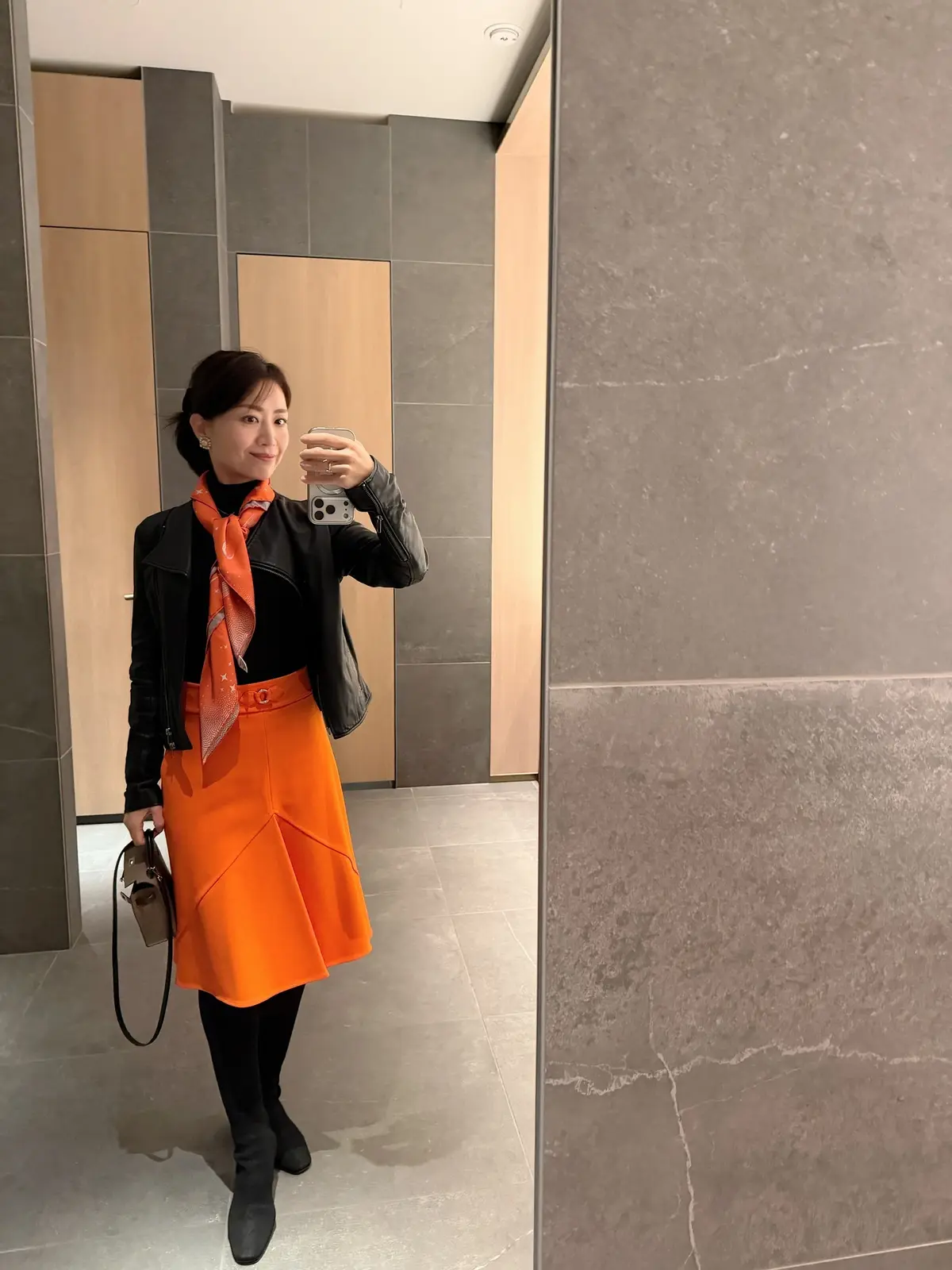 オレンジコーデカラーで明るく春コーデの画像_1