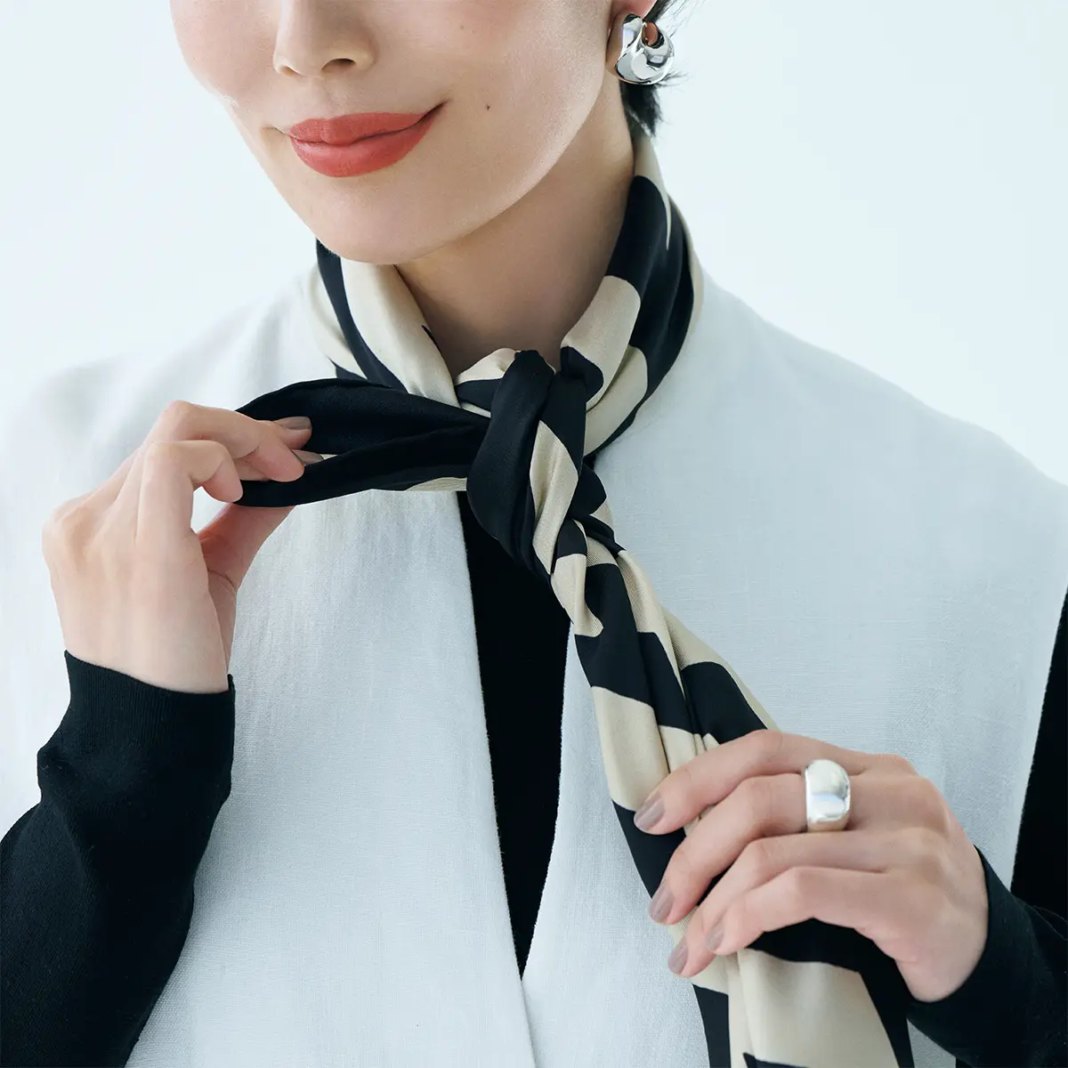 同じ個所で、さらにもう1回 結び、結び目の形を整える