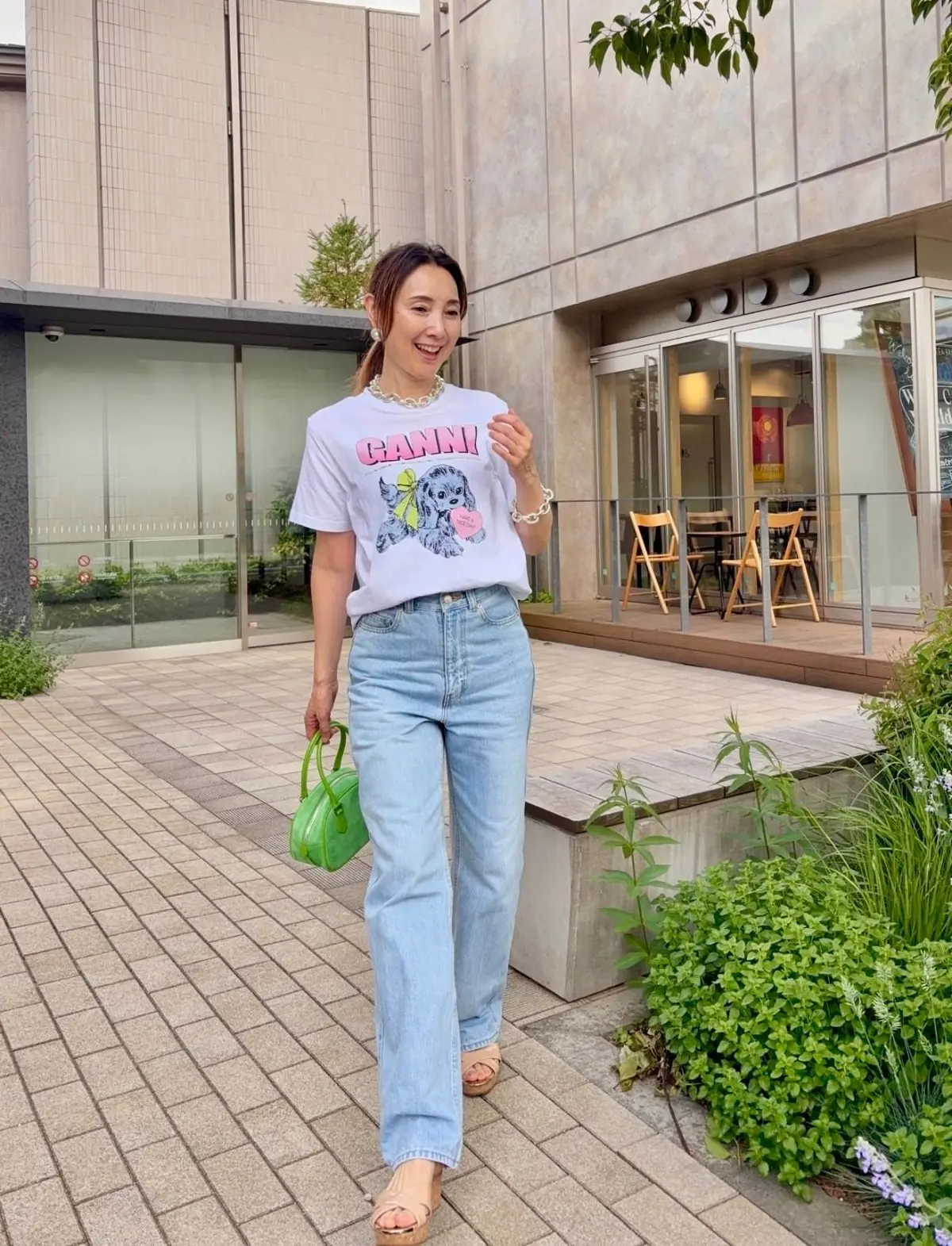 エクラ 華組 倉爪佐和さん　50代　夏デニムコーデ