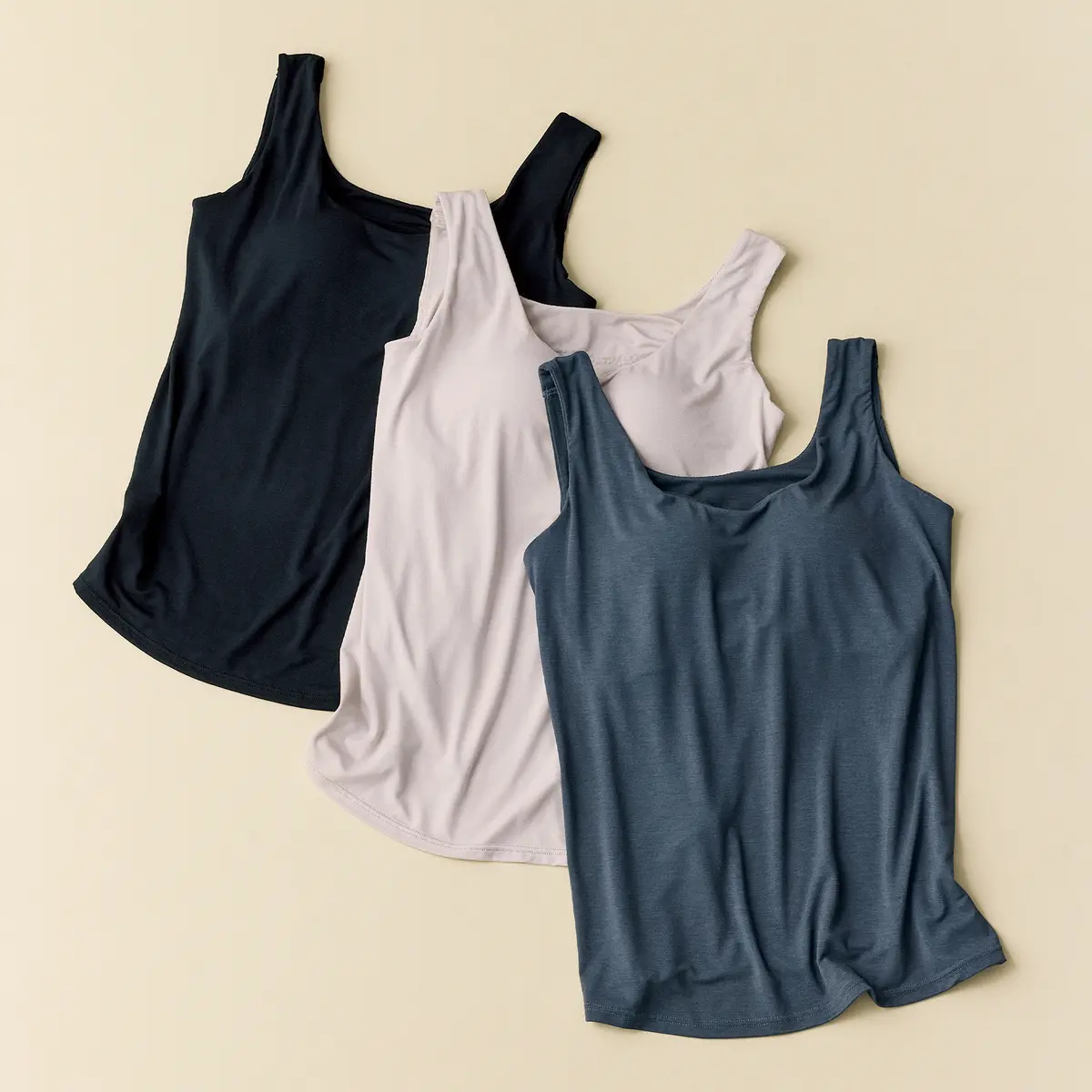 BRADELIS New York peace×eclat
流れるバストをノンワイヤーで引き上げ！【別注】シルク混とろけるブラタンクトップ
￥6,380
