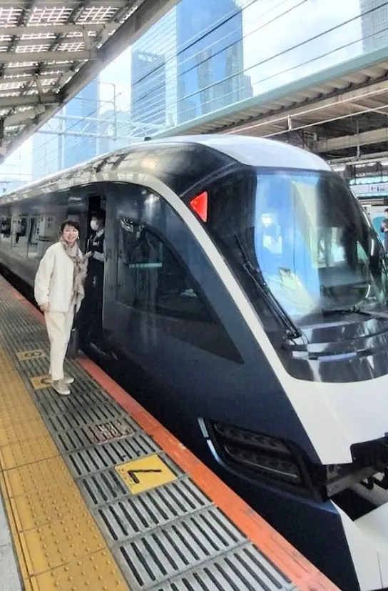 【伊豆熱川旅行】車内のカフェテリアでランの画像_1