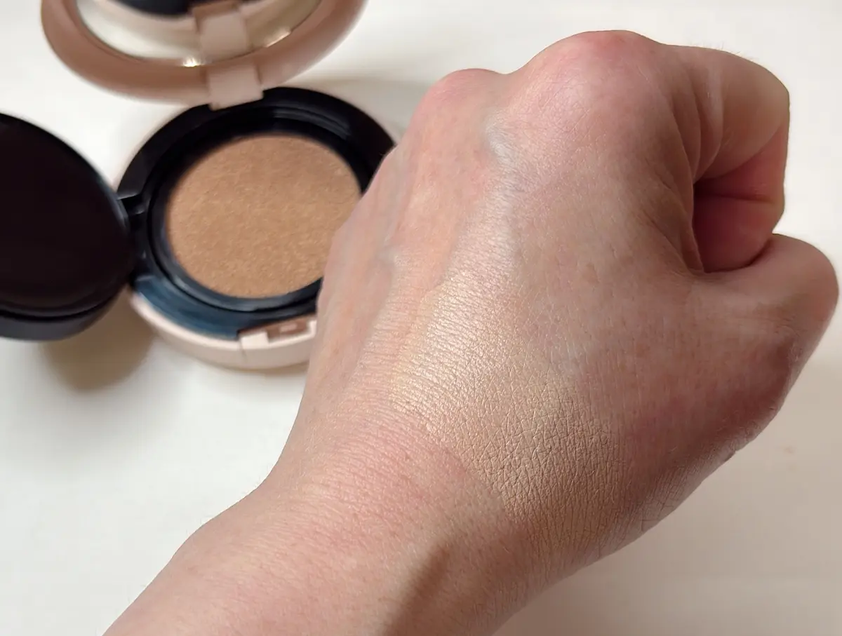 40代　50代　おすすめ　クッションファンデ　プチプラコスメ　セザンヌ セラムクッションファンデーション　おすすめポイント：ほぼ1000円。ほのツヤ美肌が続くコスパ名品