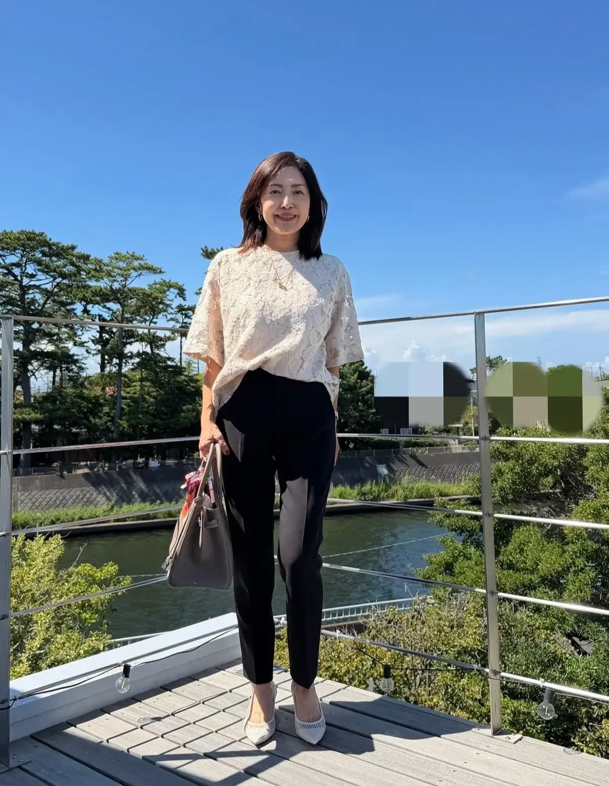 ユニクロのハーフパンツが優秀。 晩夏の黒パンツコーデは40代・50代エクラ 華組がお手本！