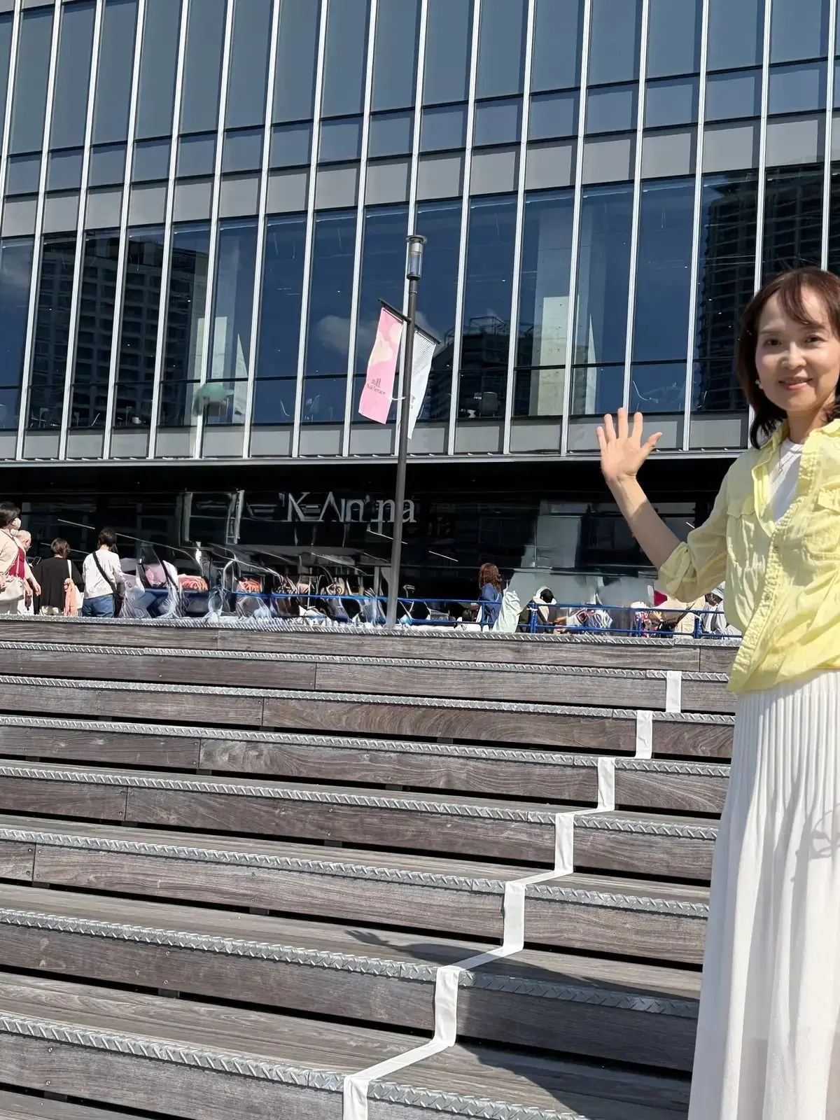 MISIAライブ会場前にはたくさんの人が集まっている