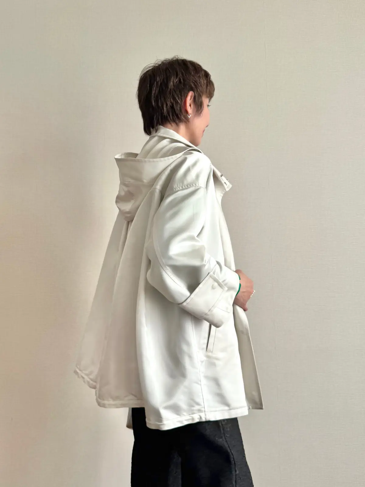 エクラ 華組　細谷奈弓さん　春アウター　白コーデ