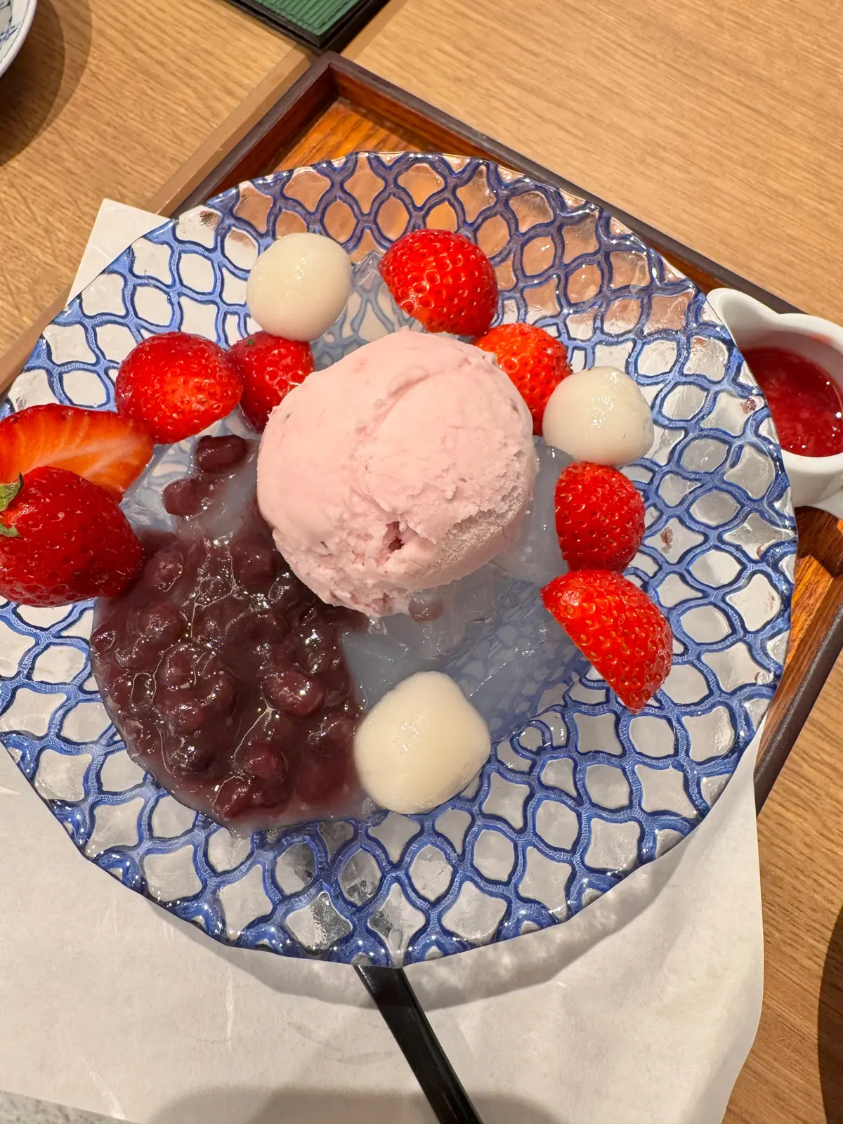 50代コーデ｜リボンTシャツ×白パンツでの画像_7