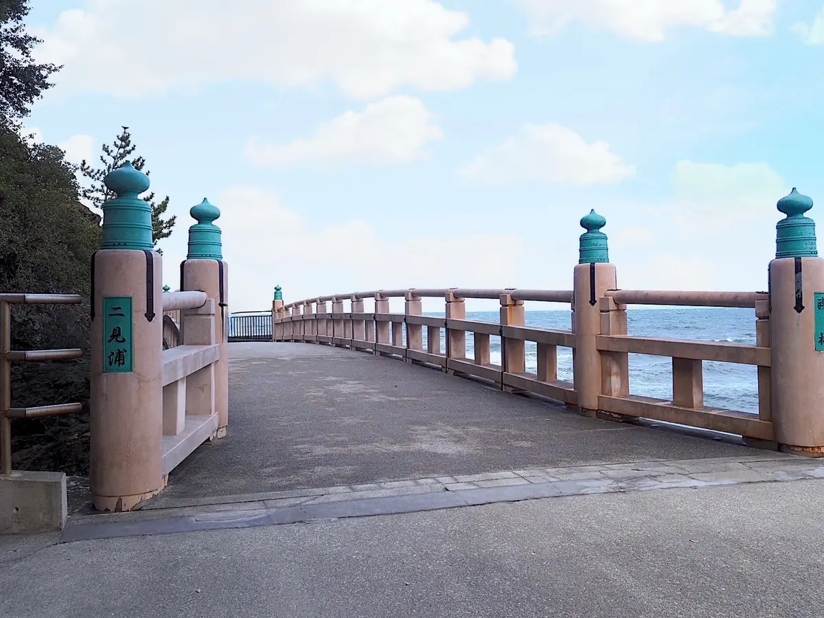 有名な夫婦岩がある二見興玉神社