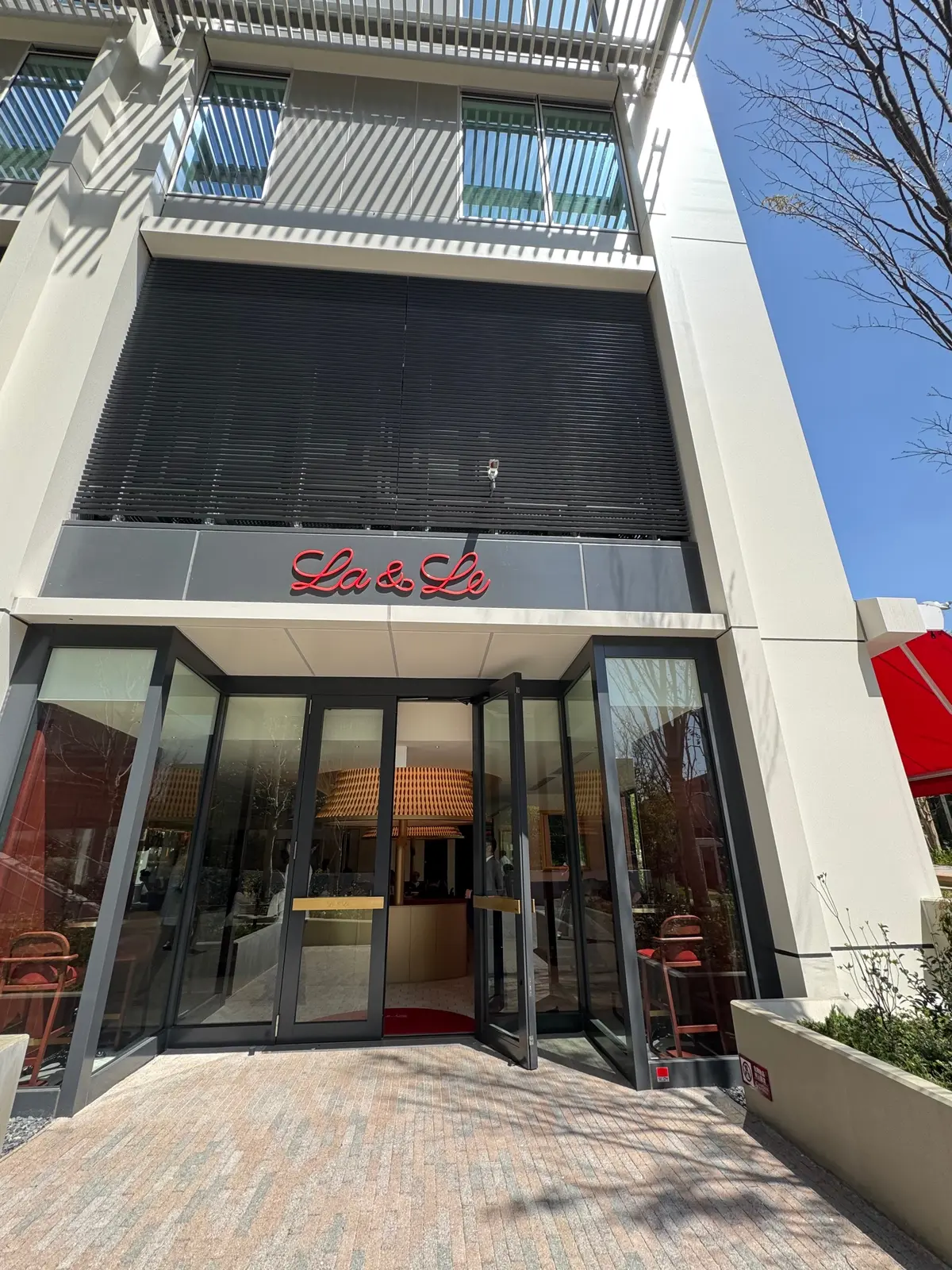 表参道でパリ気分☆伝説のギャルソンが手がの画像_8