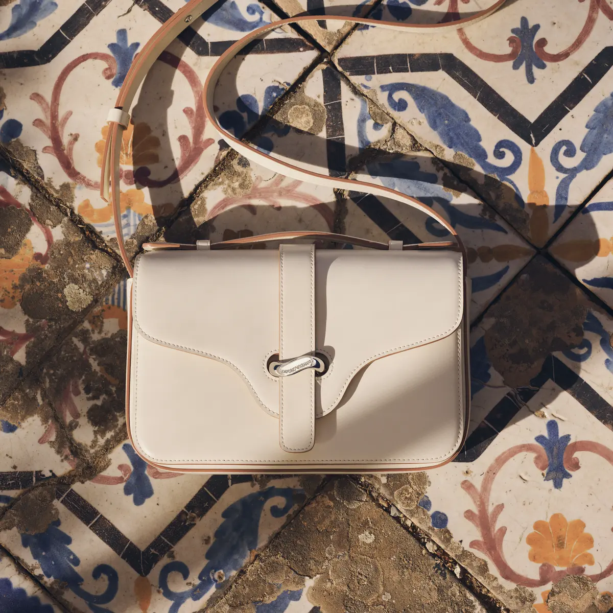 エンポリオ アルマーニ 新作ショルダーバッグ ホワイト
