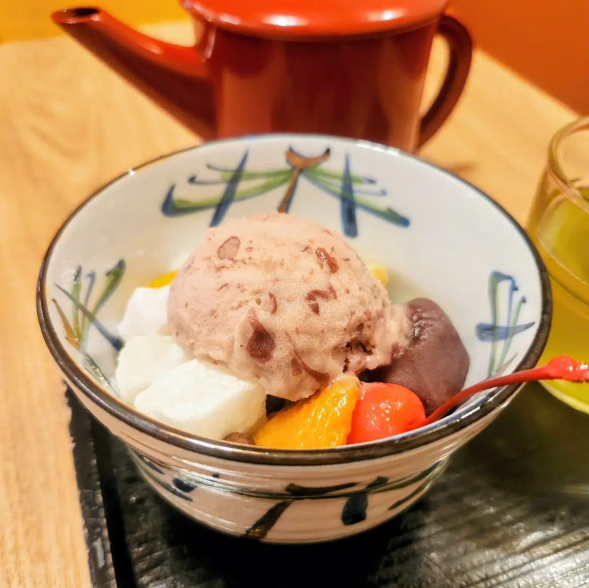 甘味処みつばち、湯島、小倉アイス発祥、小倉あんみつ、あんみつ、東京三大あんみつ、江戸三大あんみつ、アラフィフファッション、プラスオトハ、黒蜜