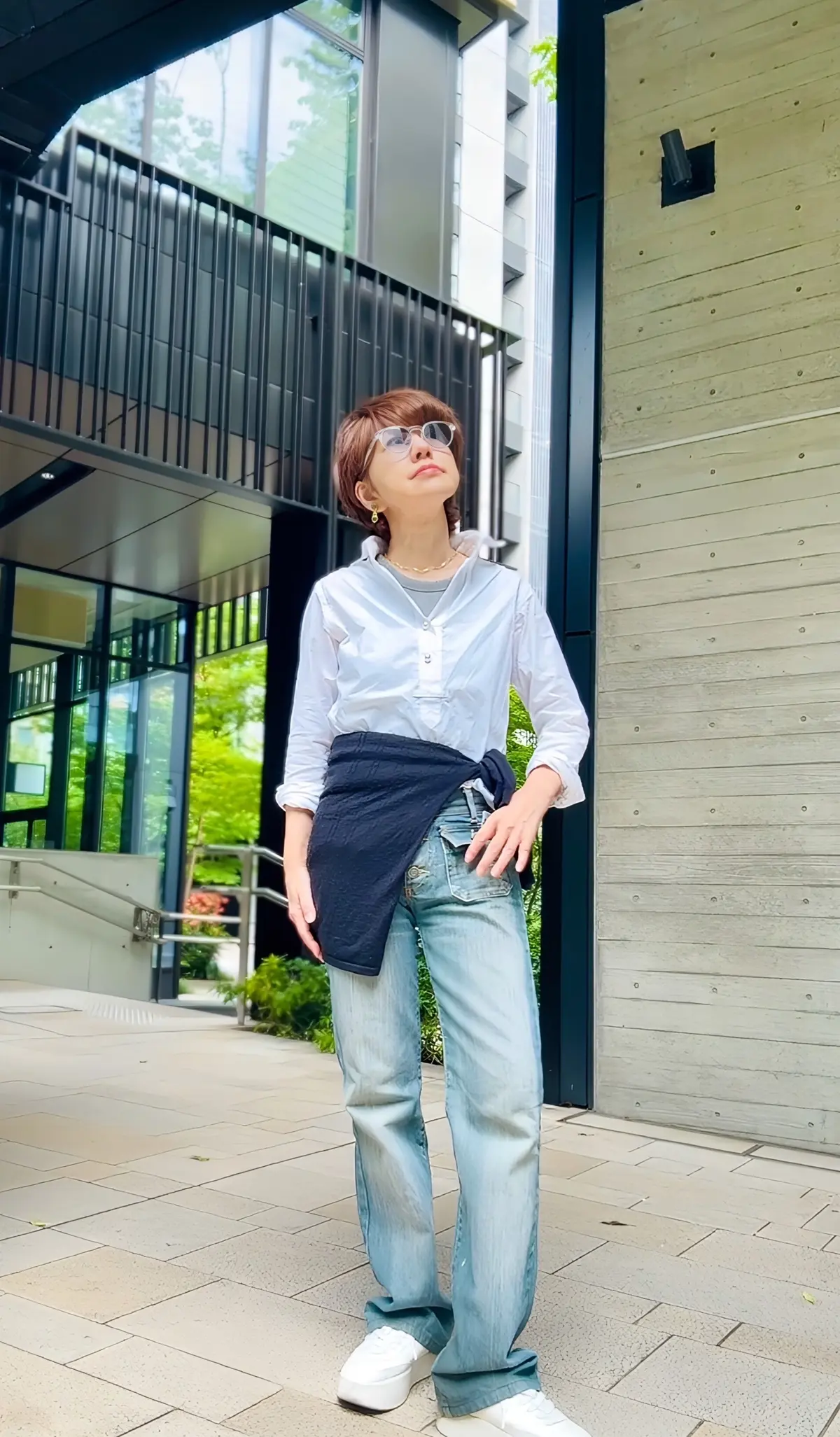 【白シャツx白スニーカー】清潔感と品格をの画像_2