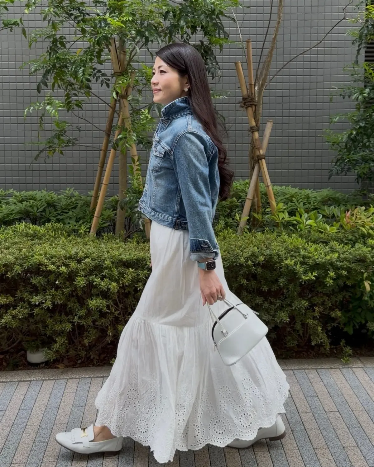 【春のデニムコーデ】40代の正解は「白」の画像_1