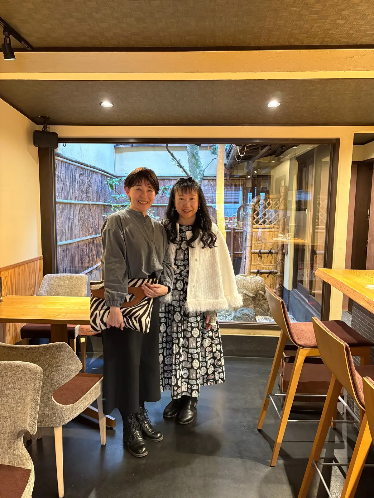 京都、祇園へ。石畳を歩きながら、暖簾をくの画像_14