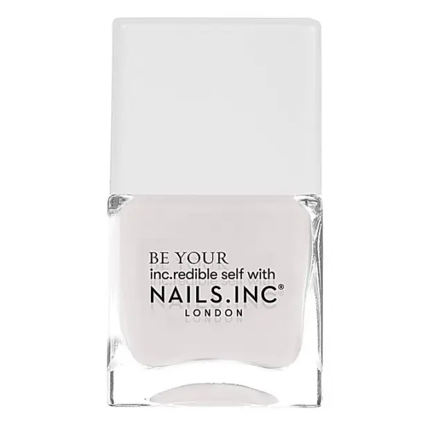 白い四角いネイルポリッシュのボトル。前面中央に「NAILS.INC LONDON」のロゴとテキスト「BE YOUR inc.redible self with」が記載されている。