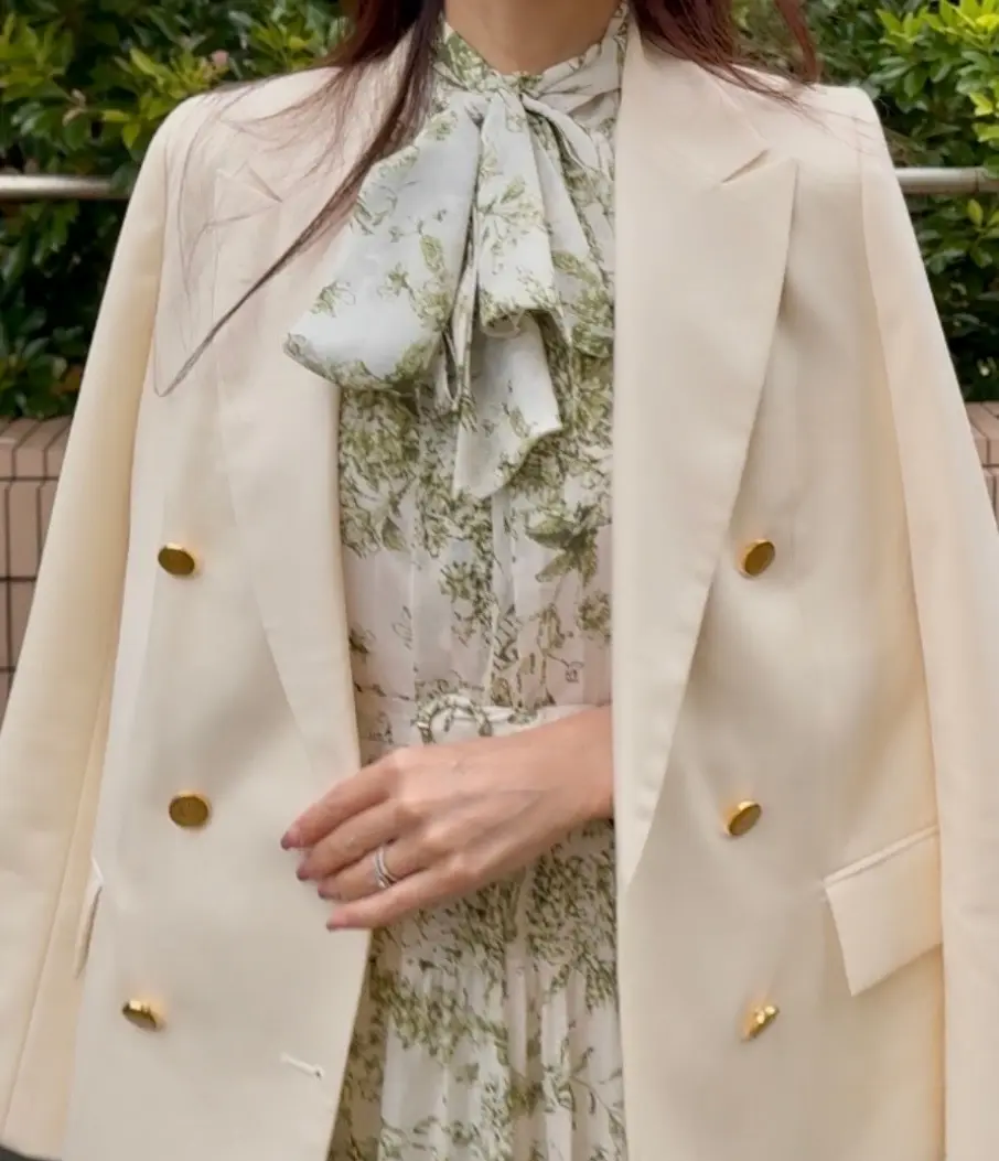 エクラ 華組　小泉雅恵さん　ジャケットコーデ　フェミニン　ワンピースコーデ