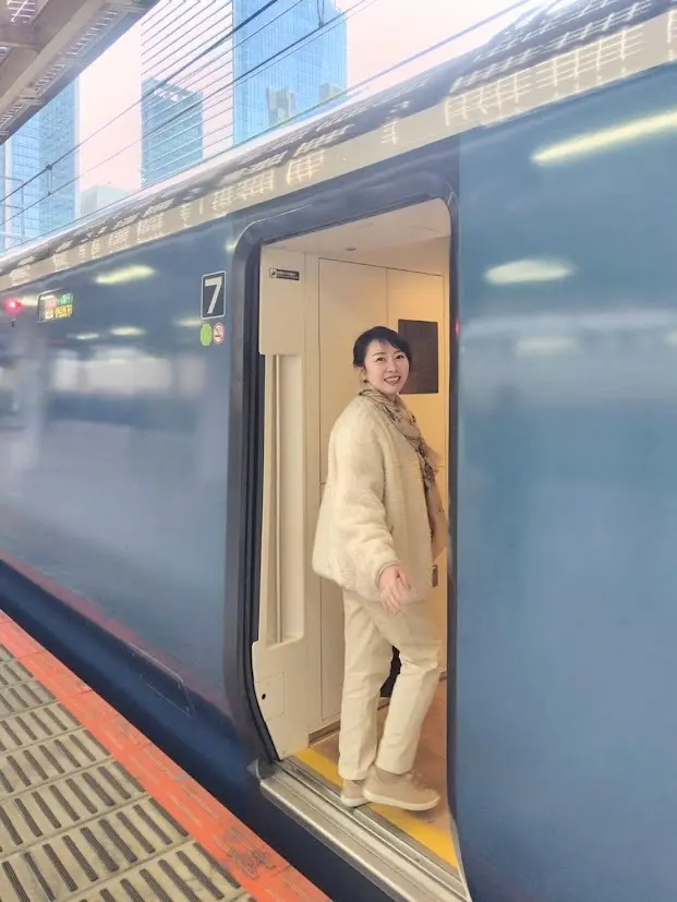 【伊豆熱川旅行】車内のカフェテリアでランの画像_2