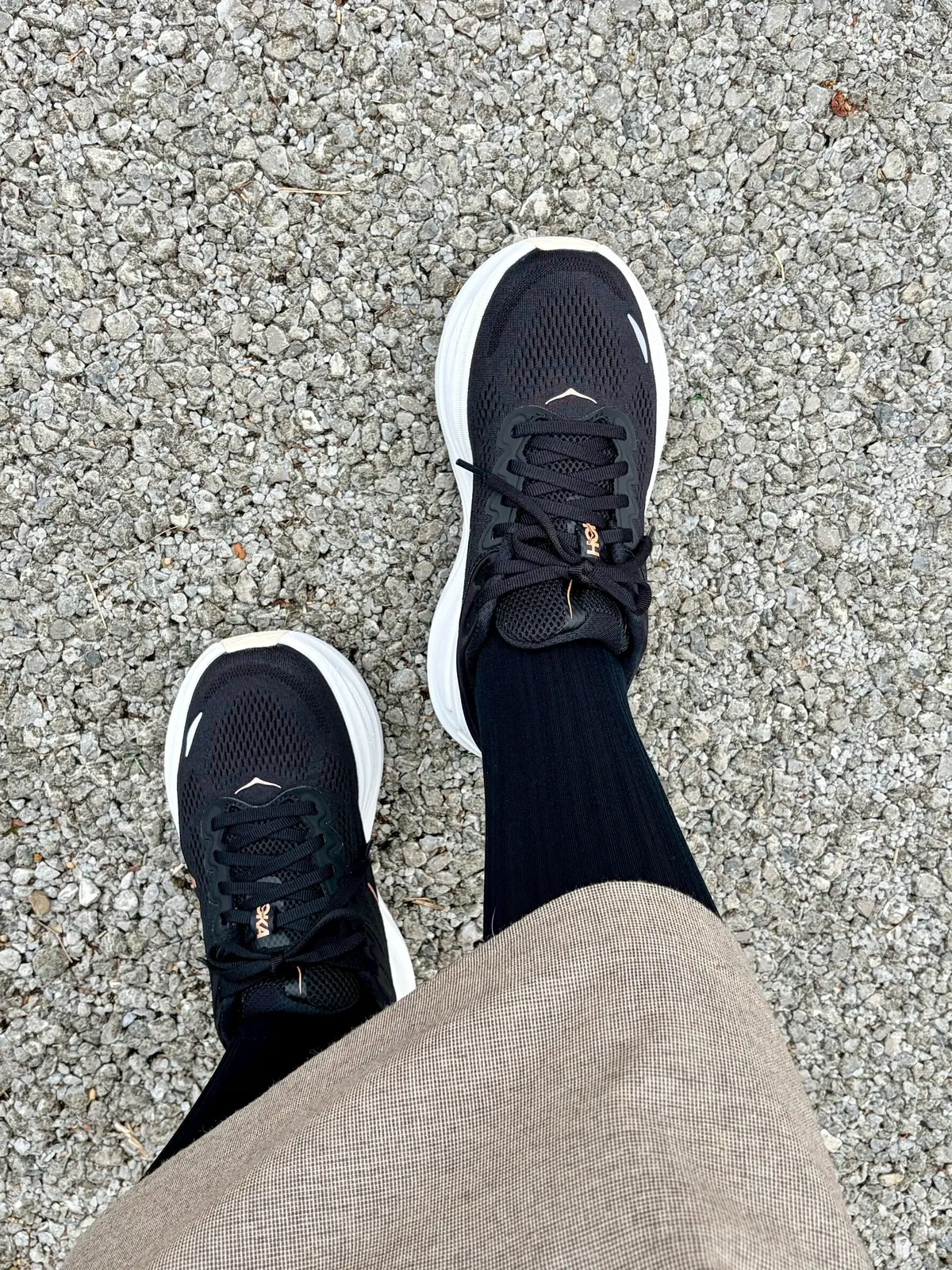 HOKA　ボンダイ9　シーズナルカラー: ブラック / ローズ ゴールド