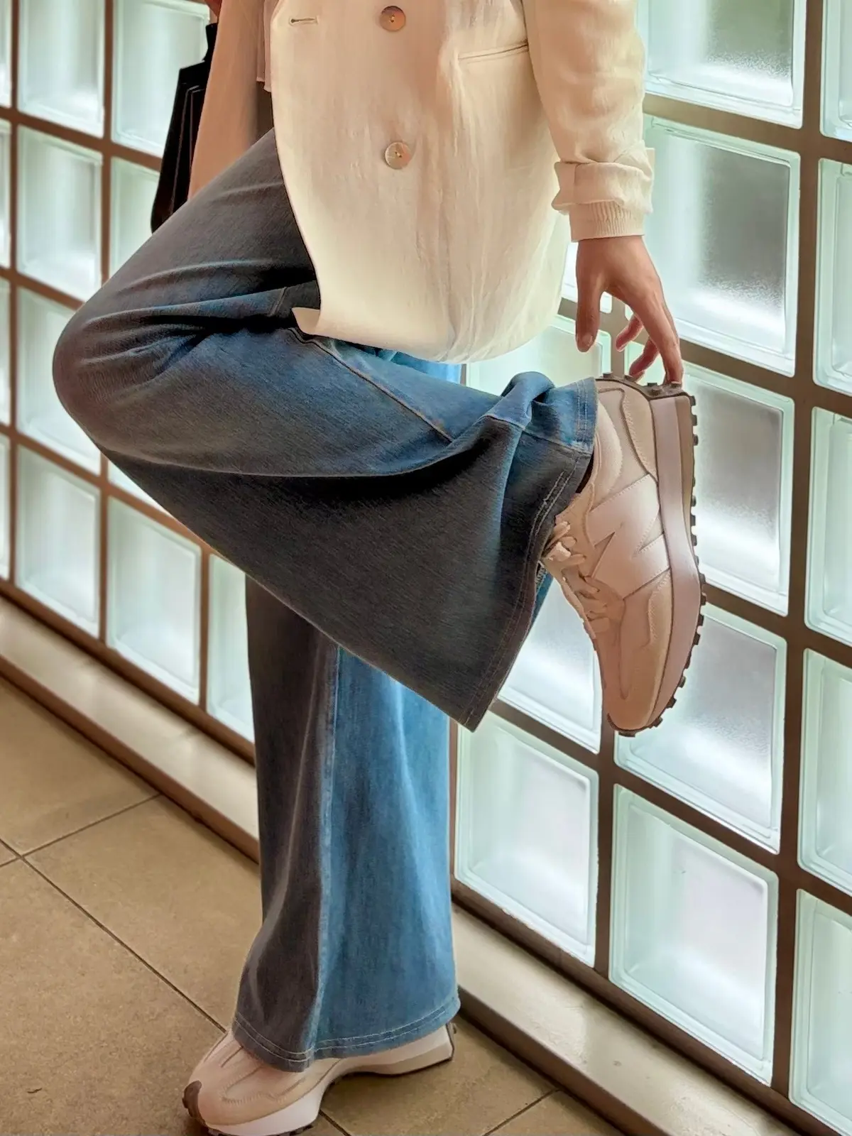 ニューバランス327 レディース スニーカーコーデ 50代 春ファッション メッシュスニーカー デニムコーデ