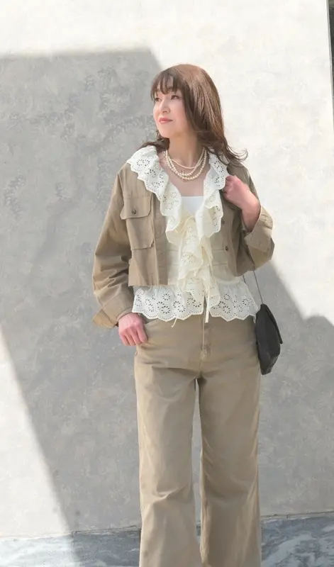 ZARAのデニムにフリルブラウスを合わせの画像_4