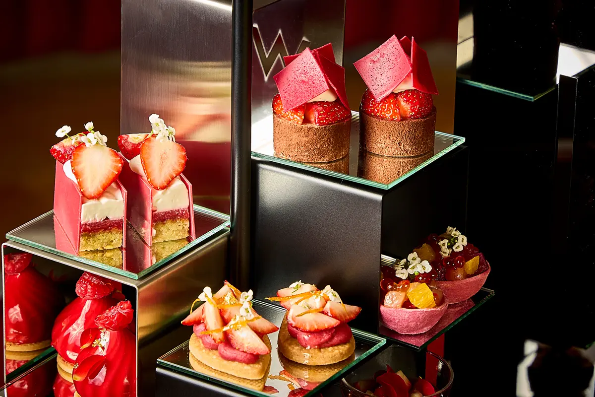 アフタヌーンティー　W大阪　LIVING ROOM　美しいビジュアルのスイーツ