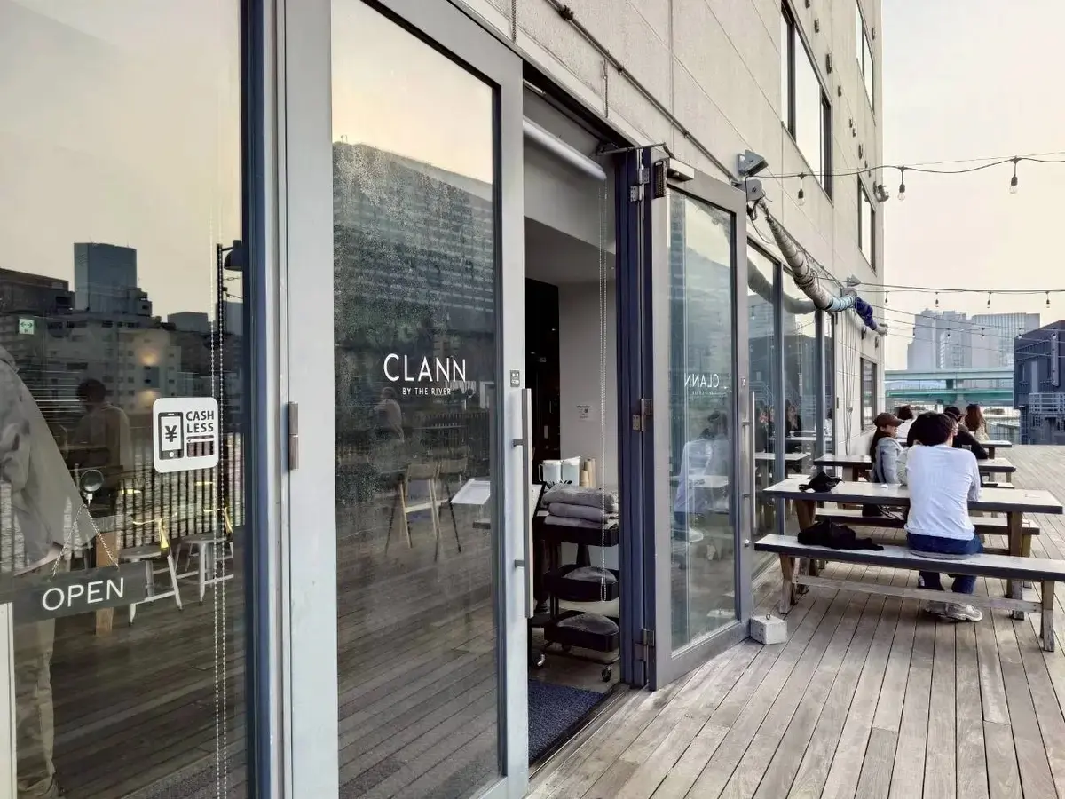 CLANN BY THE RIVER 　テラス席 隅田川　カフェ　旅行