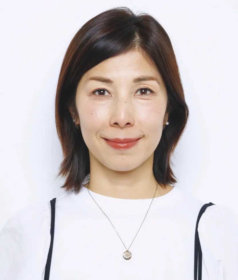 綾部さんのデイリーベースメイク　時短を維持しながら透明感アップ！ エクラ 華組が長井かおり流ベースメイクにトライ【50代の“年相応”ベースメイク】