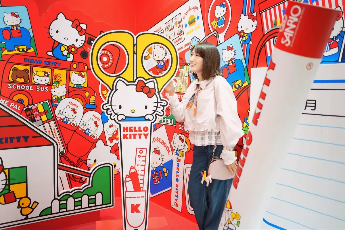 UNIQLO：ドレープデニムタックパンツ