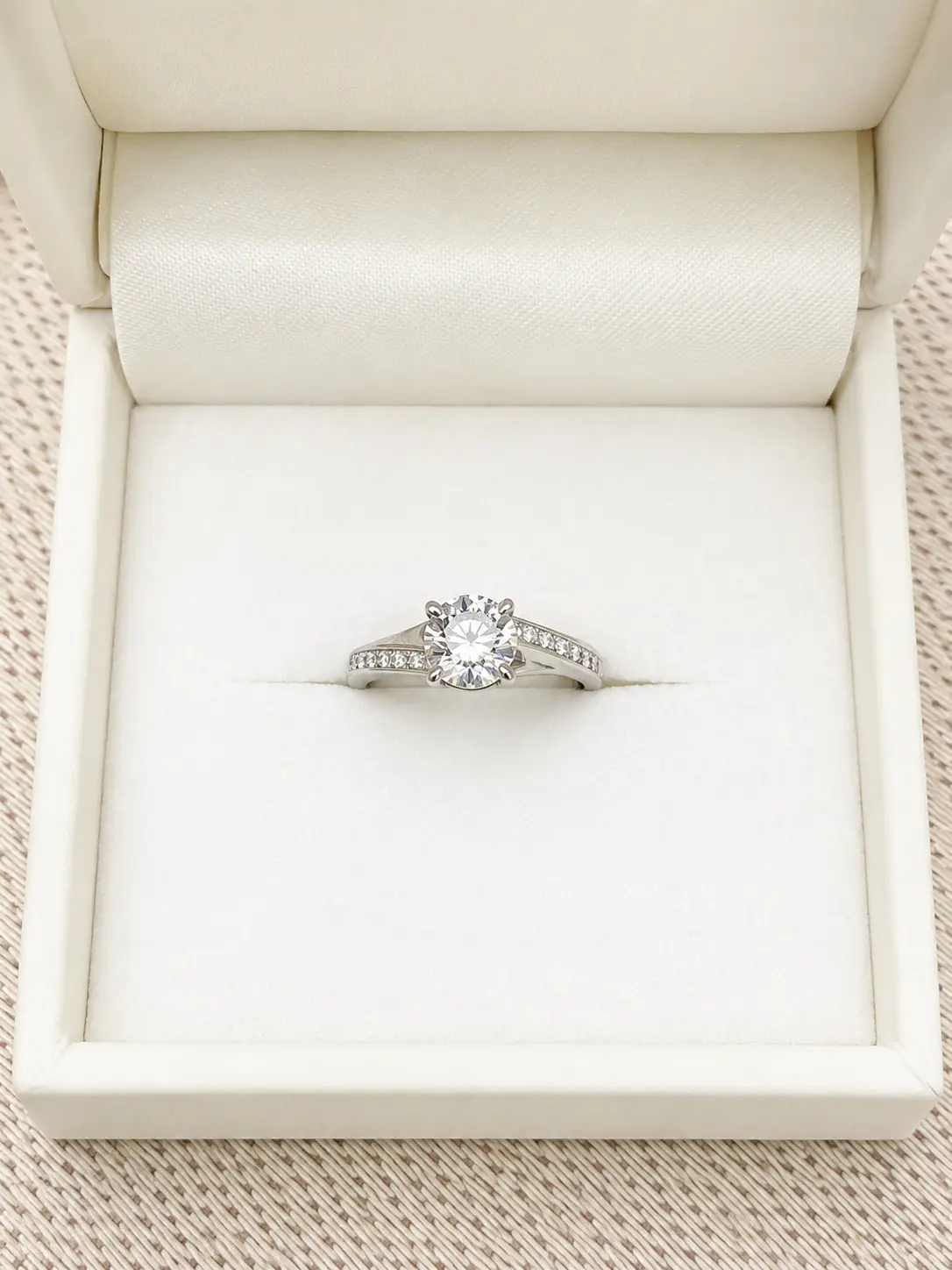 婚約指輪リフォーム　指輪リフォーム　縦爪ダイヤリフォーム　アクセサリー　リフォーム　aidect