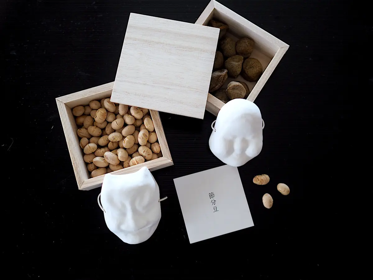 HIGASHIYA /「鬼は外、福は内」にちなんだ小さなお面もセットされた節分豆