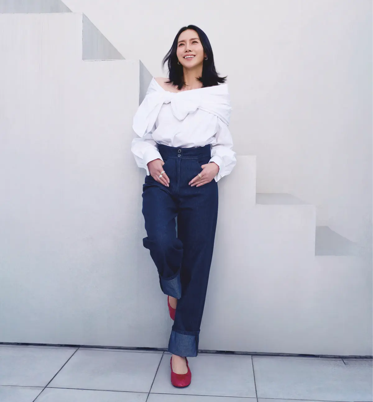 マックスマーラのデニムをはいた中谷美紀さん